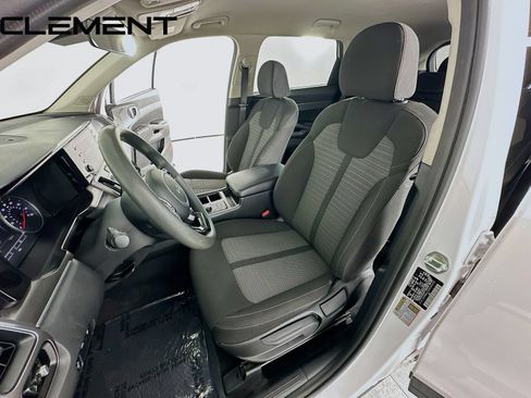 Used 2023 Kia Sorento LX FWD image 28