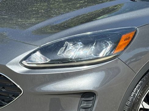 Used 2022 Ford Escape SE w/ SE Sport Appearance Package FWD image 4
