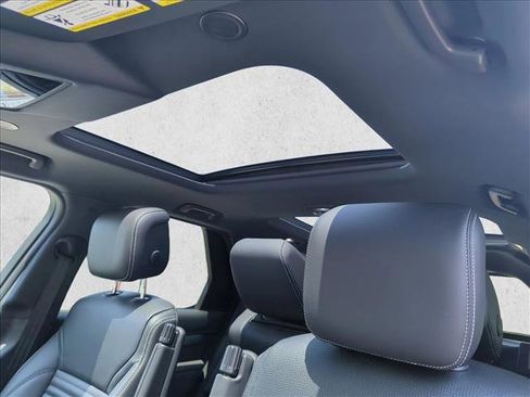 Certified 2024 Land Rover Discovery Dynamic SE image 22