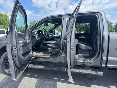 Used 2022 Ford F250 Lariat w/ Black Appearance Package AWD/4WD image 8