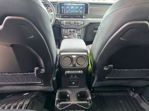 Used 2026 Jeep Gladiator Rubicon w/ Steel Power Dome Hood Package AWD/4WD image 17