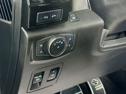 Used 2019 Ford F150 Lariat w/ Equipment Group 502A Luxury AWD/4WD image 12