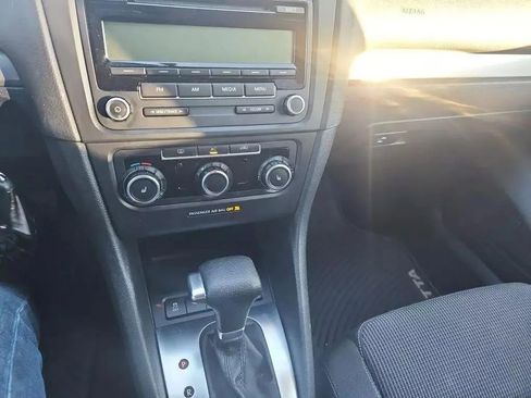 Used 2011 Volkswagen Golf 4-Door image 26