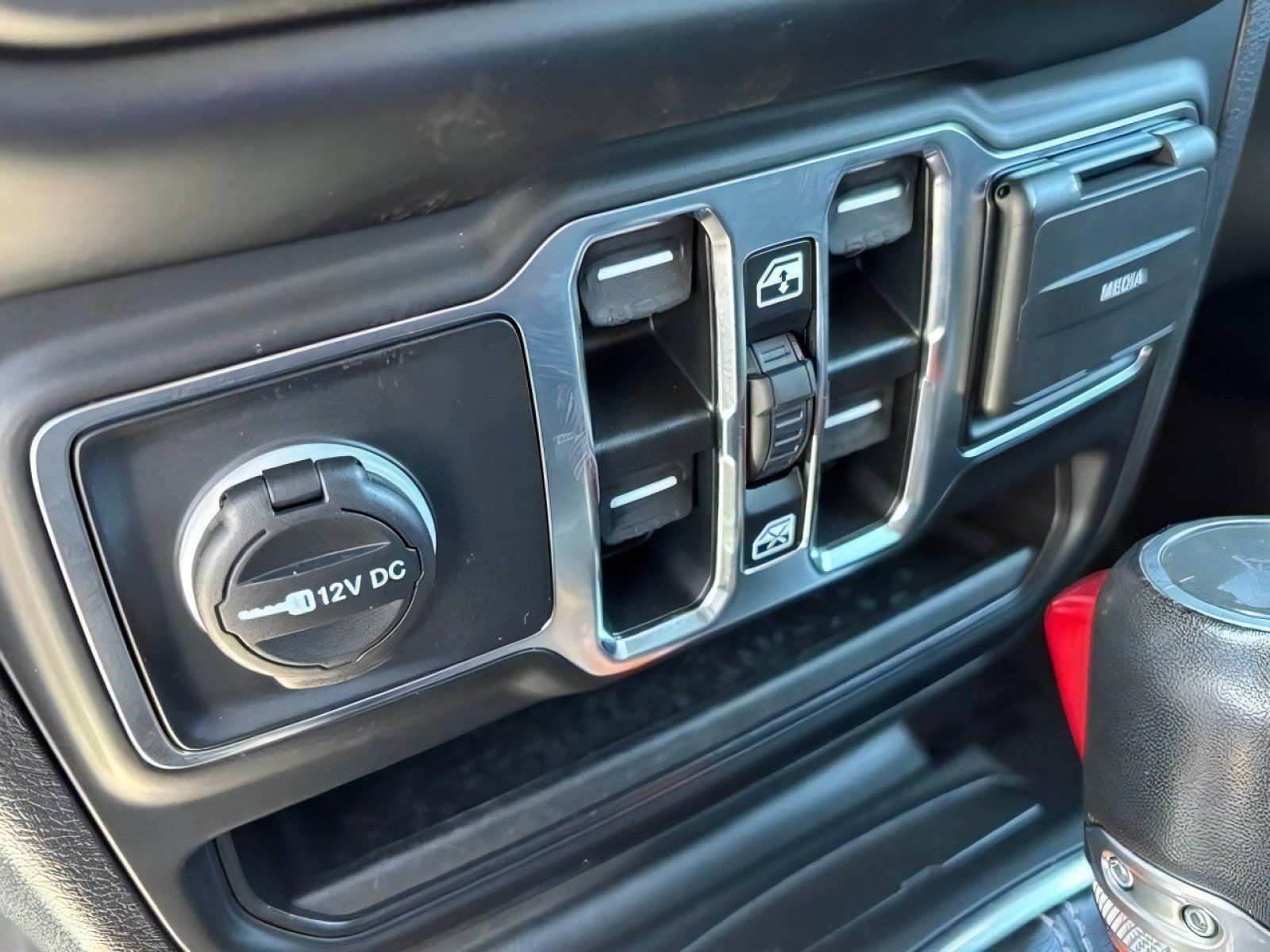 Used 2023 Jeep Wrangler Unlimited Sahara AWD/4WD image 15