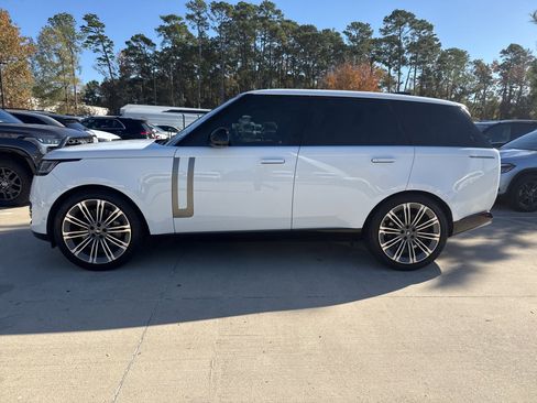 Used 2023 Land Rover Range Rover SE image 7
