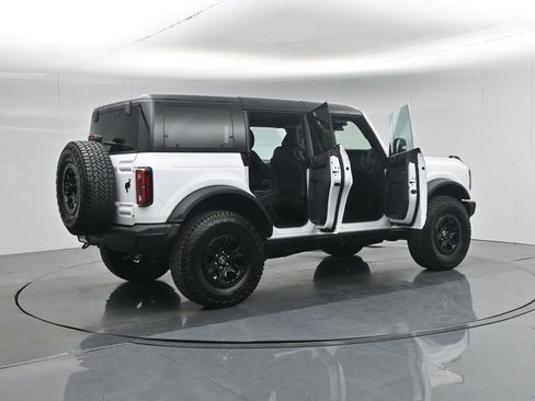 Used 2025 Ford Bronco Badlands image 6