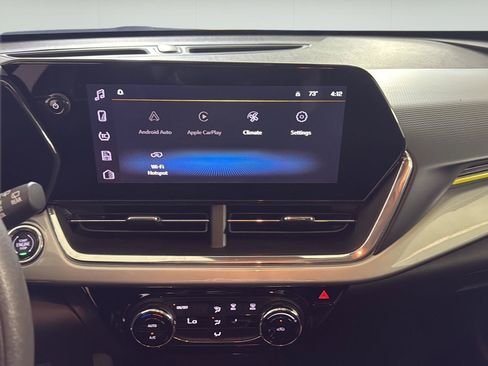 Used 2025 Chevrolet Trax LT FWD image 19