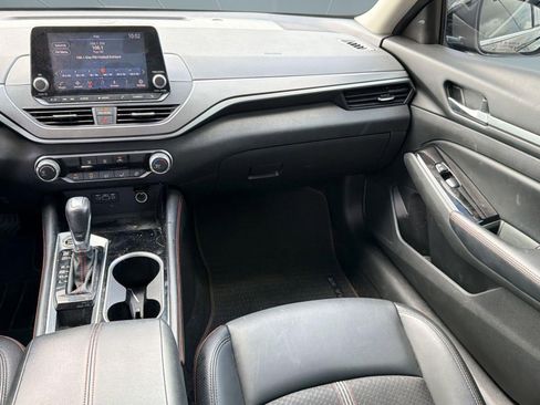 Used 2024 Nissan Altima 2.5 SR FWD image 25