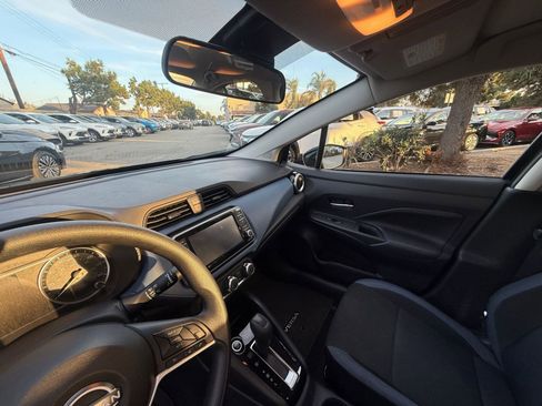 Used 2025 Nissan Versa SV image 31