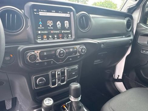 Used 2023 Jeep Gladiator Sport AWD/4WD image 10