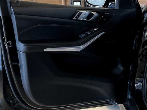 Used 2023 BMW X7 xDrive40i w/ M Sport Package image 16