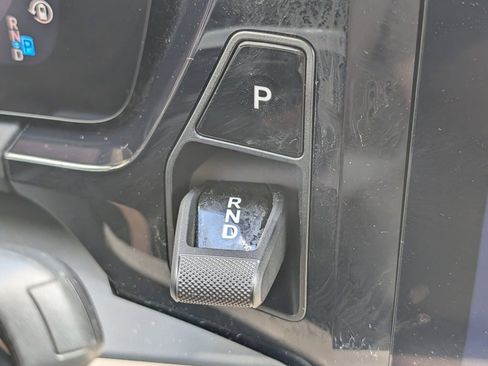 Certified 2025 Porsche Macan Electric image 24