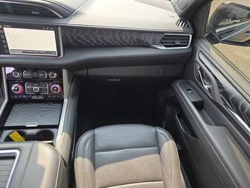 Used 2023 GMC Yukon Denali AWD/4WD image 17