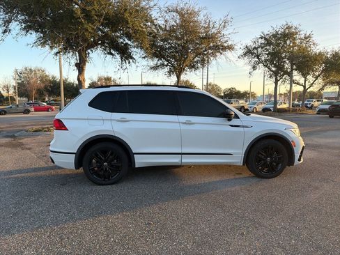Used 2022 Volkswagen Tiguan SE R-Line image 6