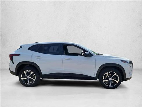 Used 2025 Chevrolet Trax RS w/ Driver Confidence Package FWD image 4