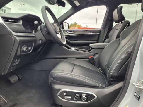 New 2025 Jeep Grand Cherokee L Overland w/ Luxury Tech Group IV image 3