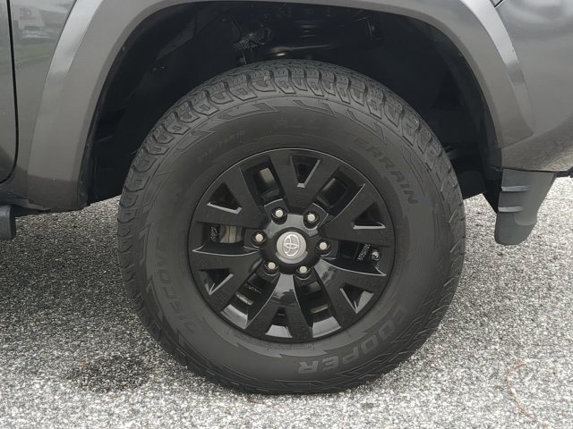 Used 2018 Toyota Tacoma SR5 RWD image 11