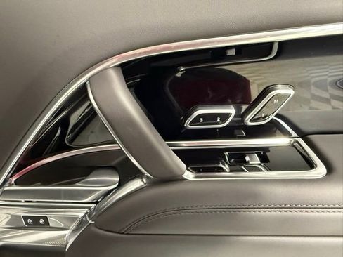 New 2025 Land Rover Range Rover Long Wheelbase SE image 34