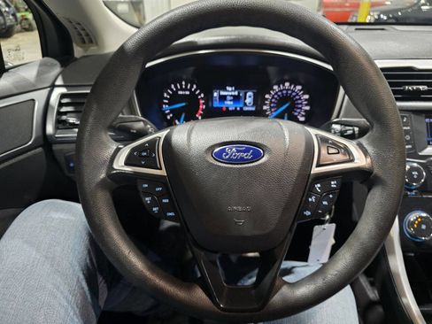 Used 2015 Ford Fusion SE FWD image 34