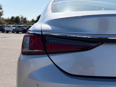 New 2025 Lexus ES 350 w/ Premium Package image 10