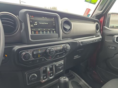 Used 2021 Jeep Wrangler Sport S image 24