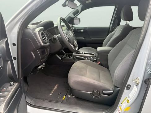 Used 2019 Toyota Tacoma TRD Sport AWD/4WD image 11