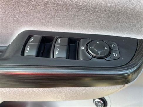 Used 2023 GMC Acadia SLT image 17