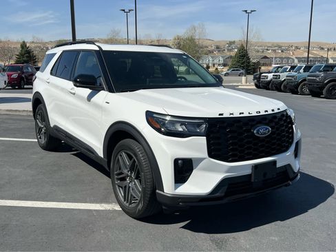 Certified 2025 Ford Explorer ST-Line w/ Premium Package image 4