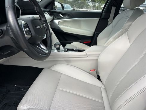 Used 2025 Genesis G70 2.5T image 11