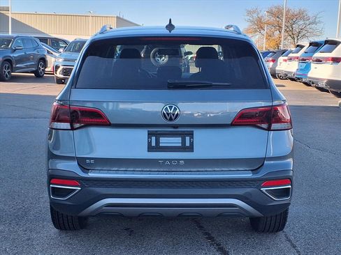 Certified 2022 Volkswagen Taos SE image 5