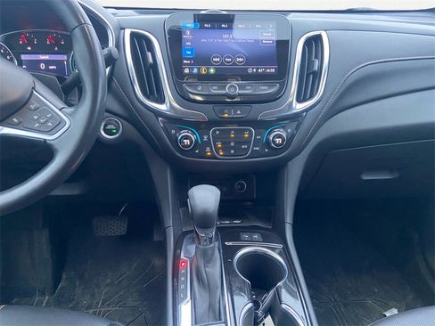Used 2022 Chevrolet Equinox Premier image 11