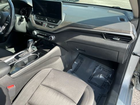 Used 2023 Nissan Altima 2.5 SV w/ SV Premium Package FWD image 35