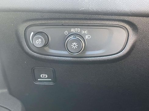 Used 2019 GMC Terrain SLE w/ Driver Convenience Package AWD/4WD image 18