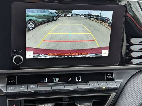 Used 2025 Toyota Camry SE FWD image 19