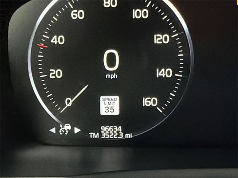 Used 2016 Volvo XC90 T6 Momentum image 27