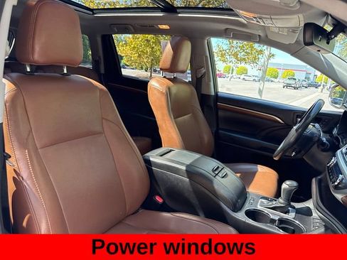 Used 2019 Toyota Highlander Limited Platinum AWD/4WD image 25