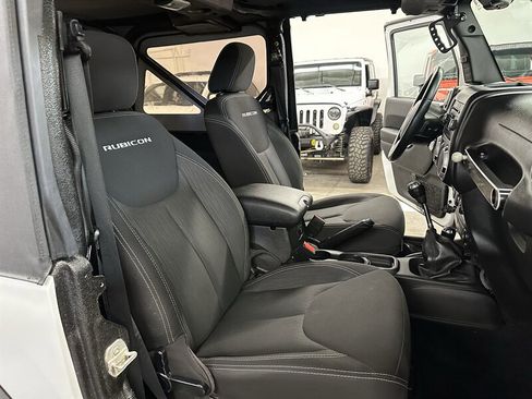 Used 2015 Jeep Wrangler Rubicon w/ Power Convenience Group AWD/4WD image 25