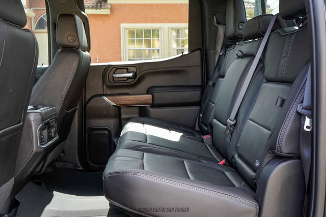 Used 2019 Chevrolet Silverado 1500 High Country w/ Technology Package AWD/4WD image 32