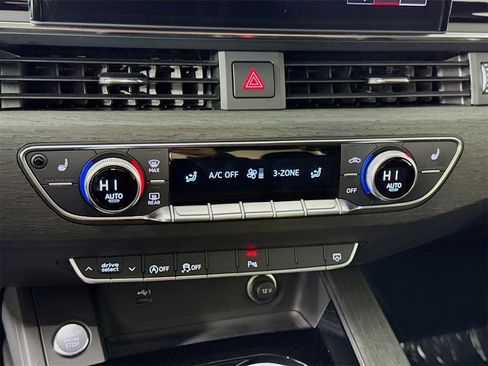 Used 2024 Audi A4 2.0T Premium w/ Convenience Package image 15