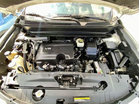 Used 2017 Nissan Pathfinder Platinum w/ Family Entertainment Package AWD/4WD image 27