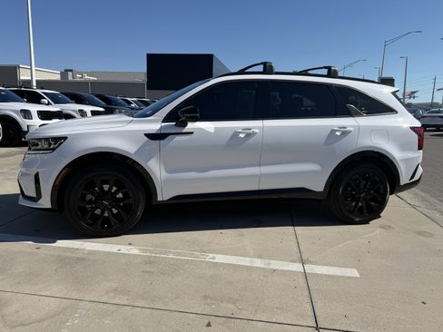 Certified 2022 Kia Sorento SX image 8
