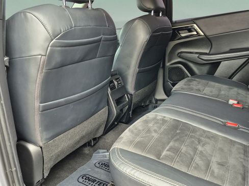 Used 2022 Mitsubishi Outlander SE FWD image 16