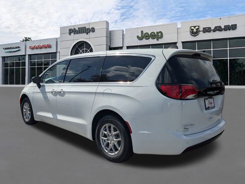 New 2026 Chrysler Voyager LX image 5