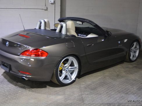 Used 2010 BMW Z4 sDrive35i image 8
