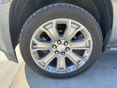 Used 2017 GMC Yukon Denali w/ Open Road Package image 2