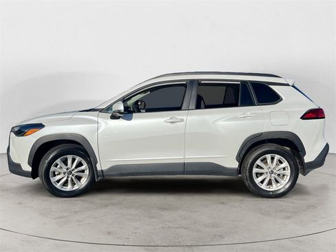 Used 2024 Toyota Corolla Cross LE image 5