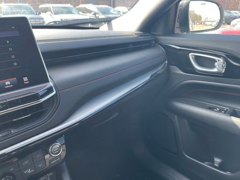 Used 2025 Jeep Compass Trailhawk image 35