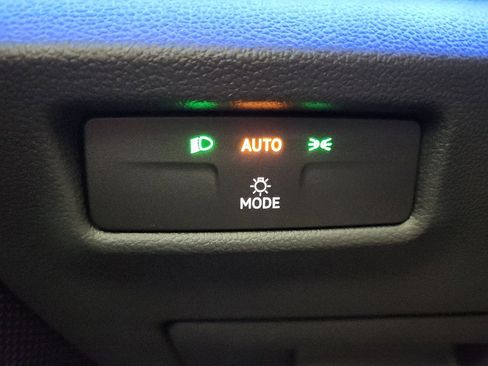 New 2025 Volkswagen Tiguan SE image 12