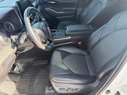 Used 2021 Toyota Highlander XSE image 19