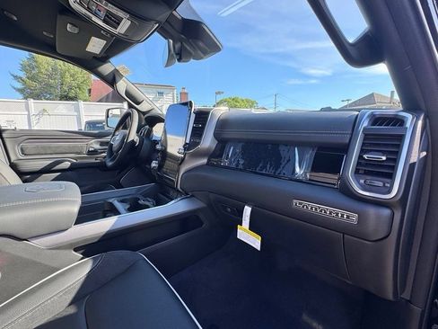 New 2026 RAM 1500 Laramie AWD/4WD image 17